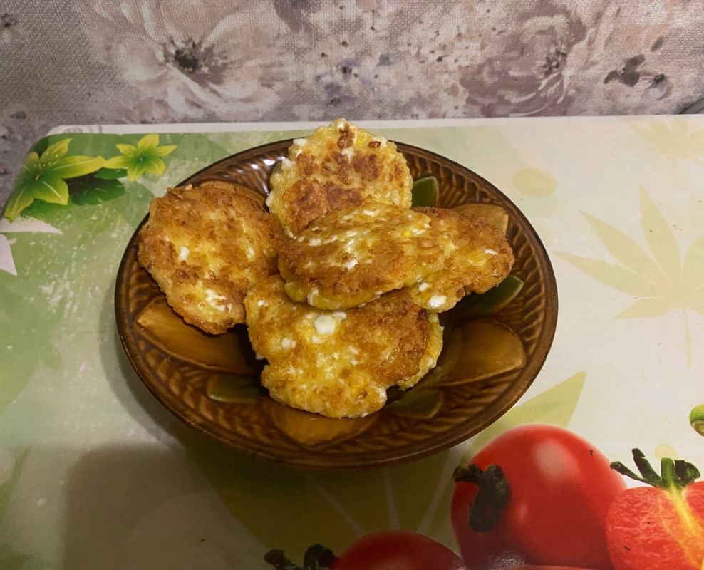 Ленивые пирожки с сыром и яйцом: простой рецепт для занятых хозяек