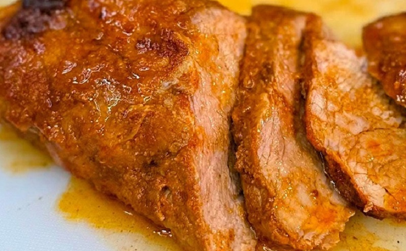 Свинина под сливочным соусом с горчицей и куриным бульоном