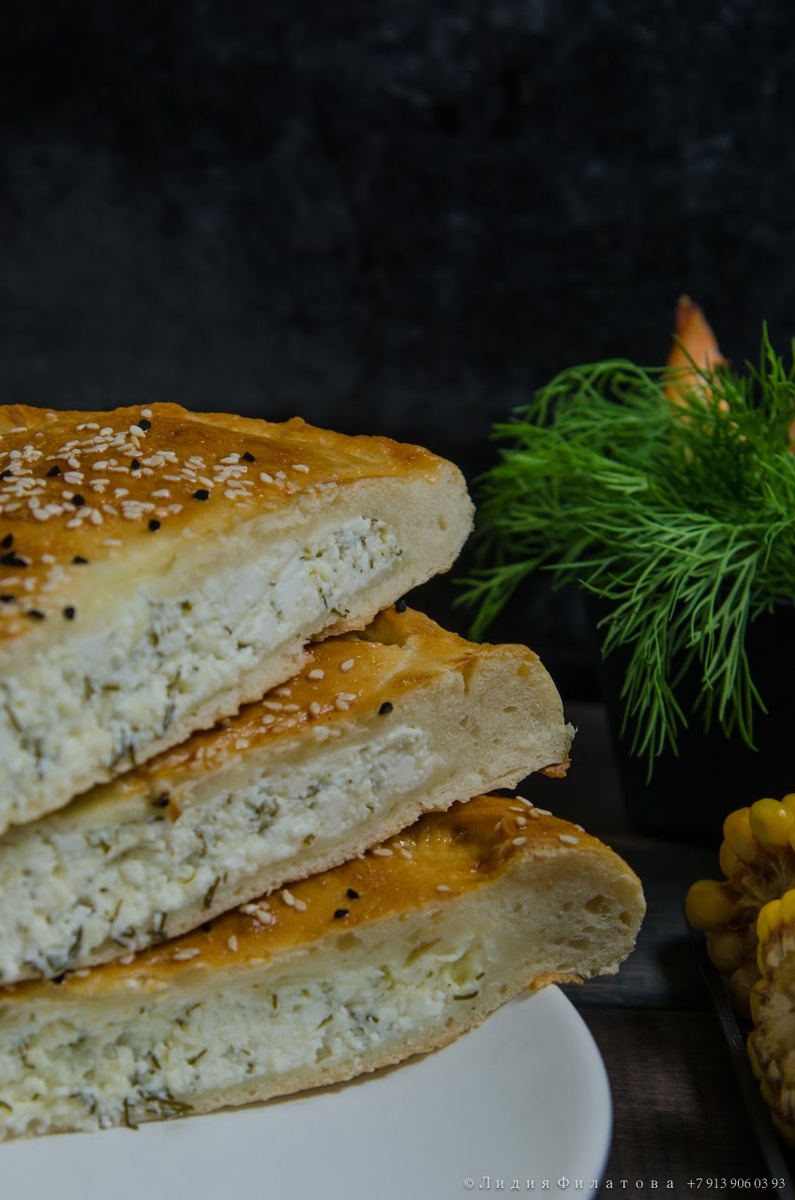 Нежный пирог с творогом и сыром