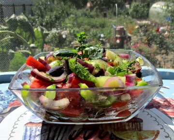 Летний овощной салат с баклажанами: простота и насыщенность вкуса на вашем столе