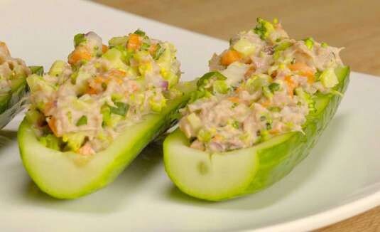 Вкусная закуска из огурцов и тунца для рыбного четверга