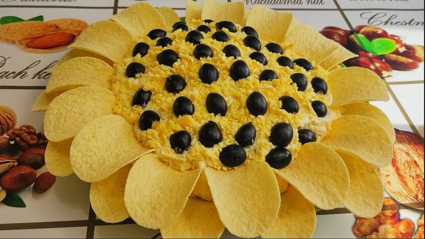 Салат "Подсолнух": быстрое и эффектное блюдо для праздника