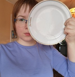 На Урале в заброшенном доме обнаружили тарелку из ГДР