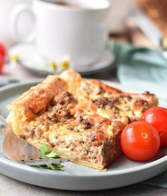 Нежный пирог с фаршем и сыром: простота и вкус в одном блюде