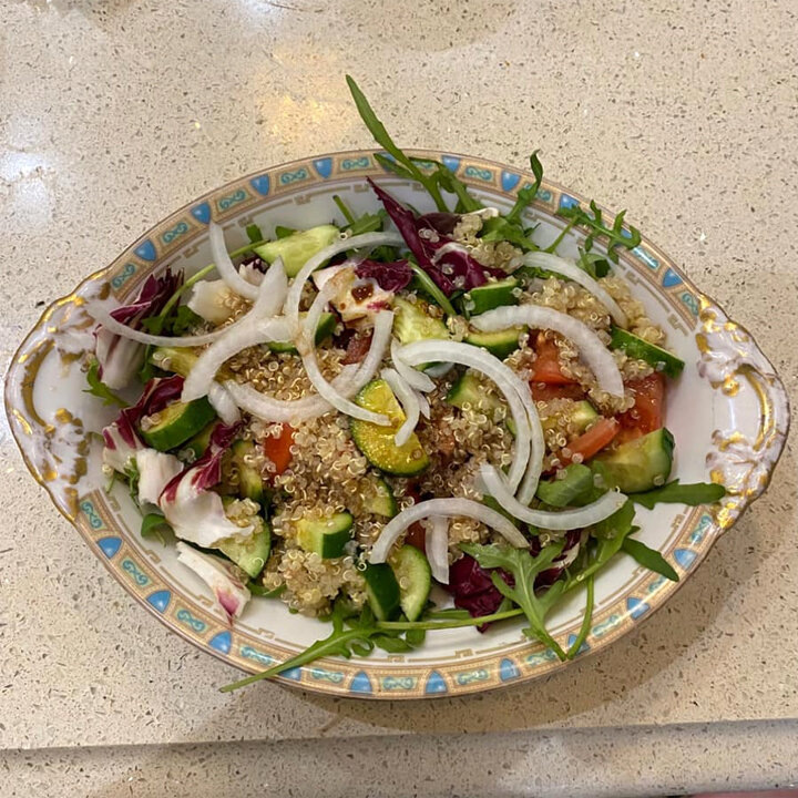 Витаминный овощной салат с киноа для легкости и здоровья