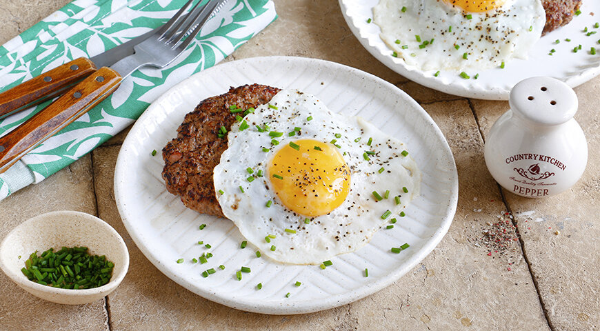 Простой и Вкусный Бифштекс с Яйцом