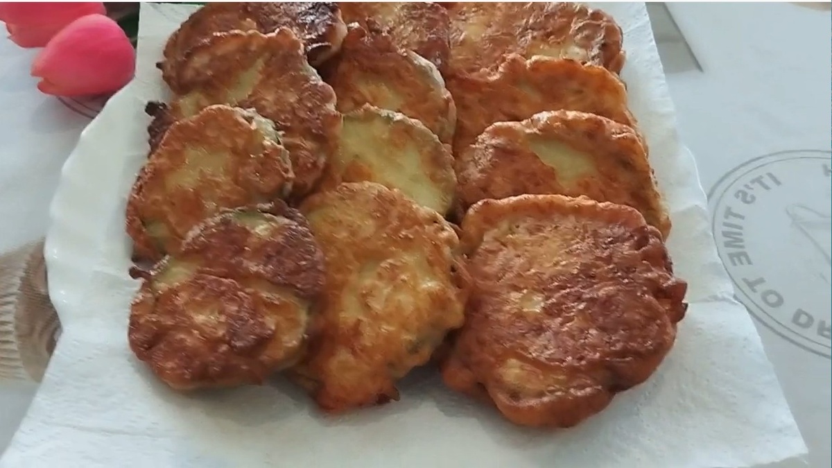 Нежные жареные кабачки в сырном кляре: идеальная закуска для летнего ужина