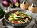 Яркий и полезный салат из сезонных овощей на каждый день