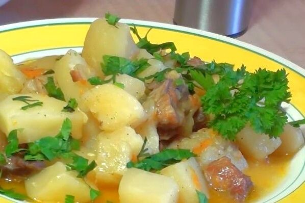 Уютное жаркое из свинины с картошкой: простые рецепты для домашнего ужина