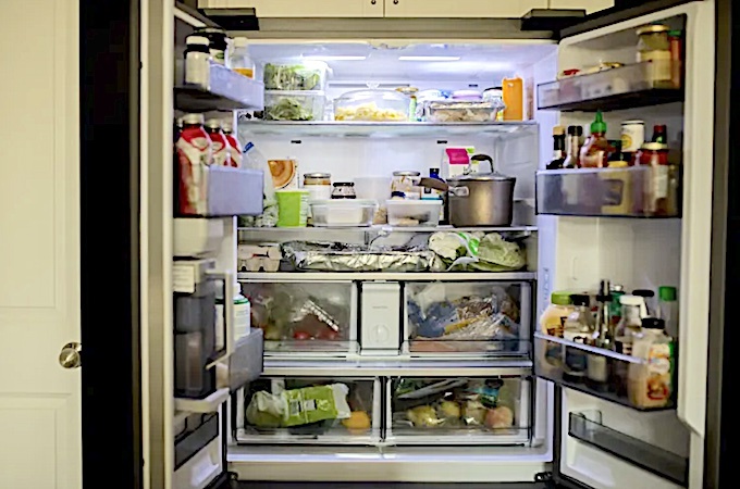 Как избавиться от неприятного запаха в холодильнике раз и навсегда