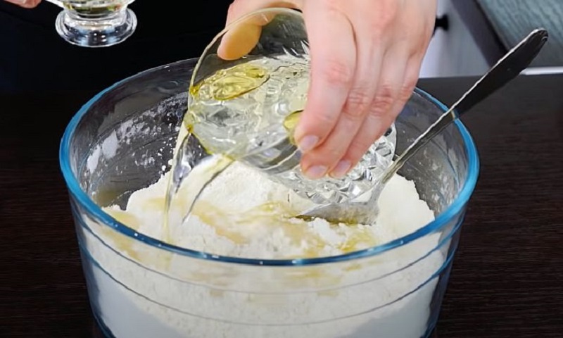 Необходимая на каждом столе: волшебные пампушки с чесноком и зеленью