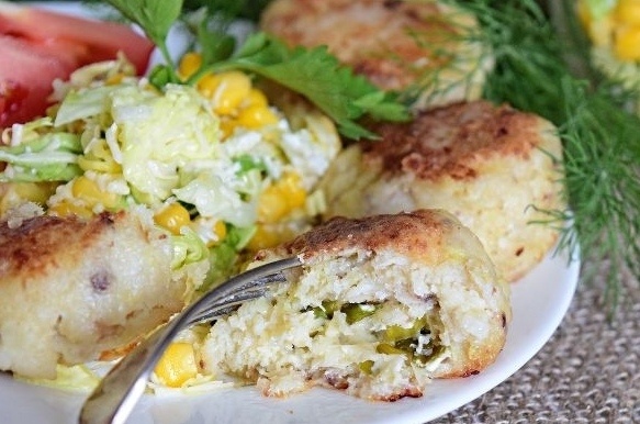 Нежные рыбные зразы с сыром и яйцом: простой рецепт