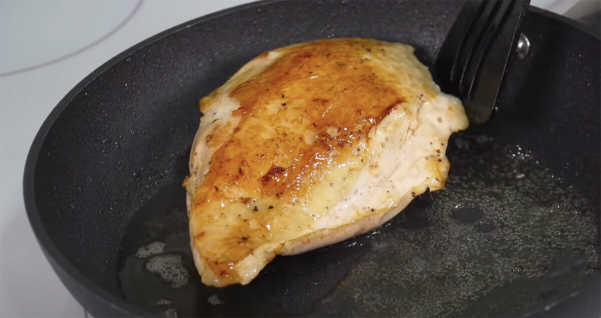 Секрет великолепной золотистой корочки курицы, который вы не знали