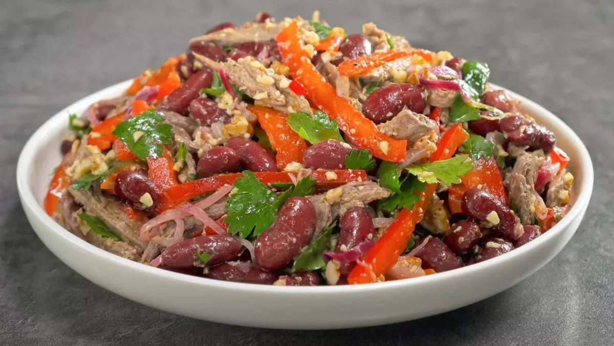 Салат «Тбилиси»: яркое дыхание грузинской кухни на вашем столе