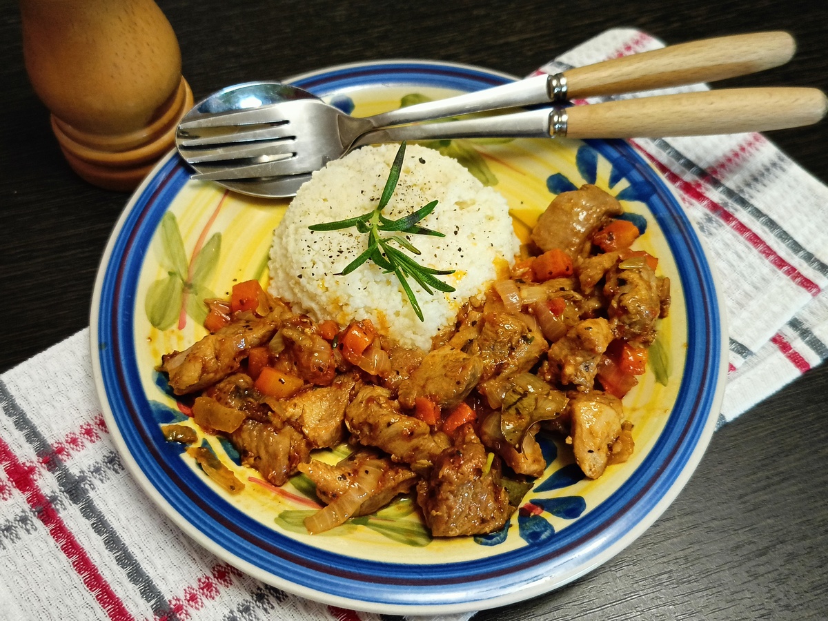 Гуляш из индейки: сытный и легкий вариант