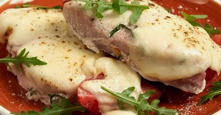 Нежный тунец с грибным соусом: просто, быстро и вкусно