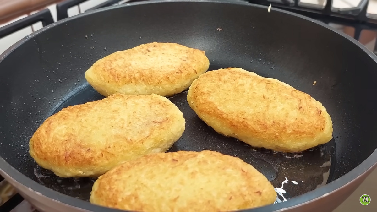 Картофельные зразы с курицей и грибным соусом: новый взгляд на ужин