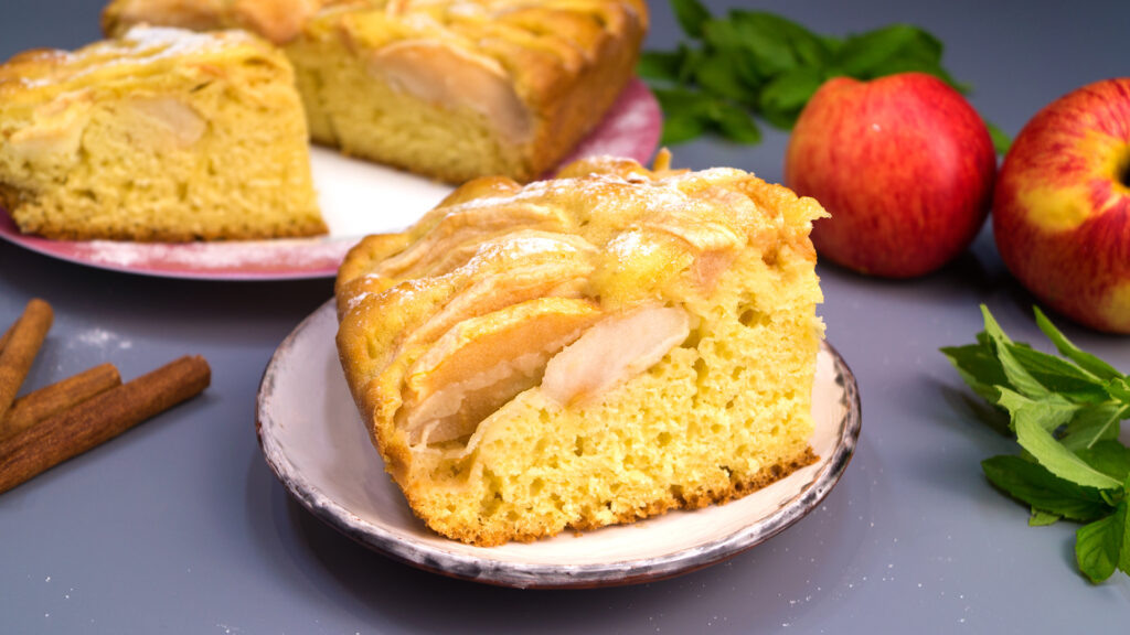 Вкусный пирог на кефире с яблоками: как его приготовить