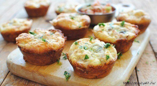 Пикантные куриные маффины с сыром и зеленью: простой и вкусный рецепт