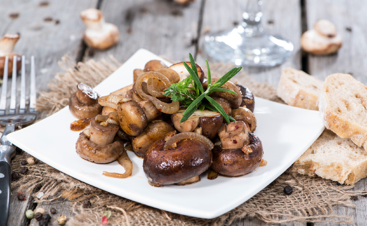 Как пожарить грибы: простой и вкусный рецепт для любой кухни