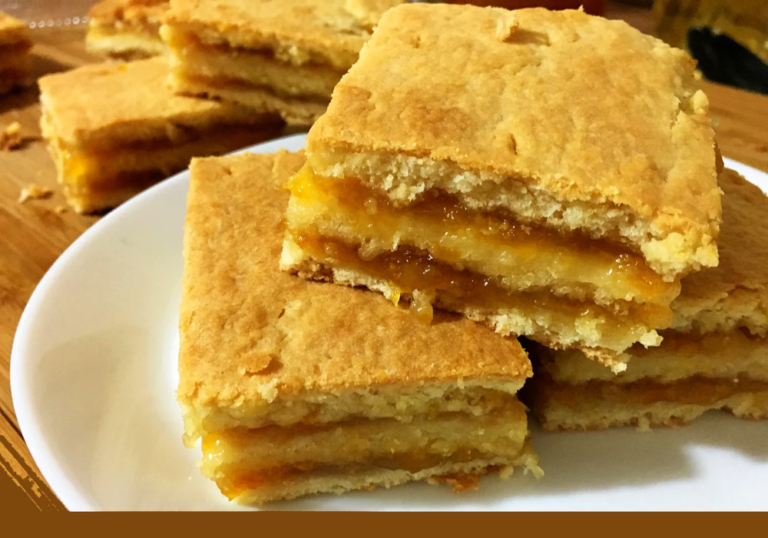 Таплаквера: грузинский слоеный пирог с вареньем и медом