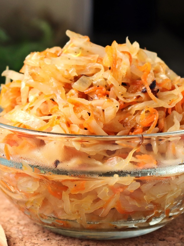 Как избавиться от неприятного запаха капусты во время приготовления