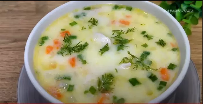 Нежный бархатный суп с курицей и сыром: комфорт на вашей кухне
