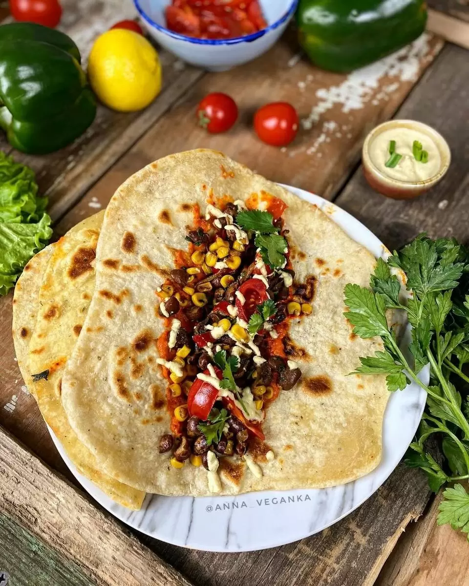 Овощные тако с пряной фасолью: веганский вариант с изюминкой