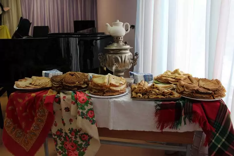 Масленица 2026: когда печь блины и какие традиции праздника соблюдать