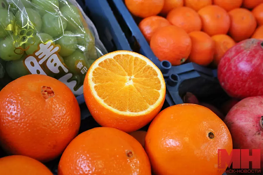 Цены на фрукты и овощи на Комаровке: что выбирают минчане в феврале