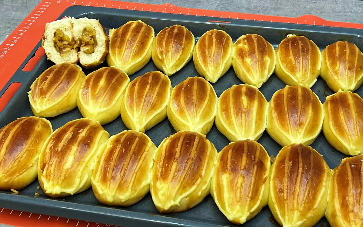 Пирожки с яблоком и заварным кремом: лакомство, которое покорит сердца