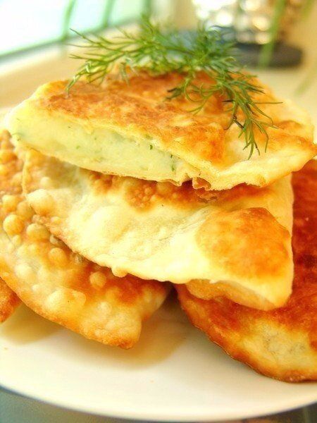 Вкусные чебуреки: картофель и сыр в идеальном сочетании