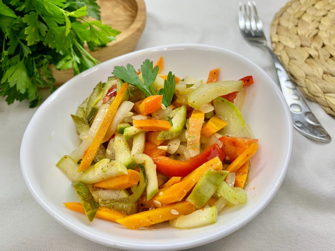 Вкусный салат на зиму: секреты и рецепты для идеальной заготовки