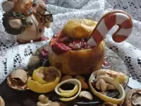 Ароматные рождественские печёные яблоки с ягодами и орехами