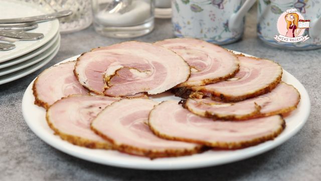Запеченная свиная грудинка: как приготовить натуральное лакомство на кухне