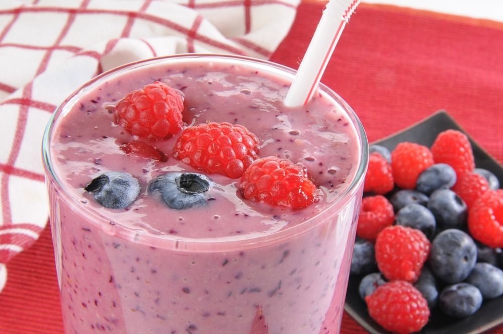 Ягодный смузи с йогуртом: полезный и вкусный способ зарядиться энергией